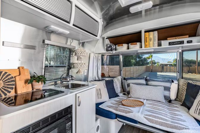 Desert Moon One Acre Property: Fully Fenced with Pickleball Court, Cowboy Pool, Hot Tub + Airstream image 7