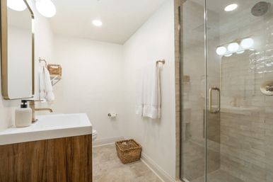 The Hudson: Cool Art-Filled Condo with Parking  image 6