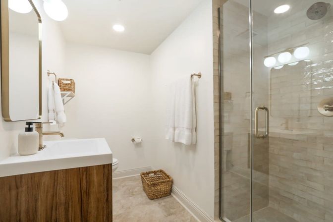 The Hudson: Cool Art-Filled Condo with Parking  image 6