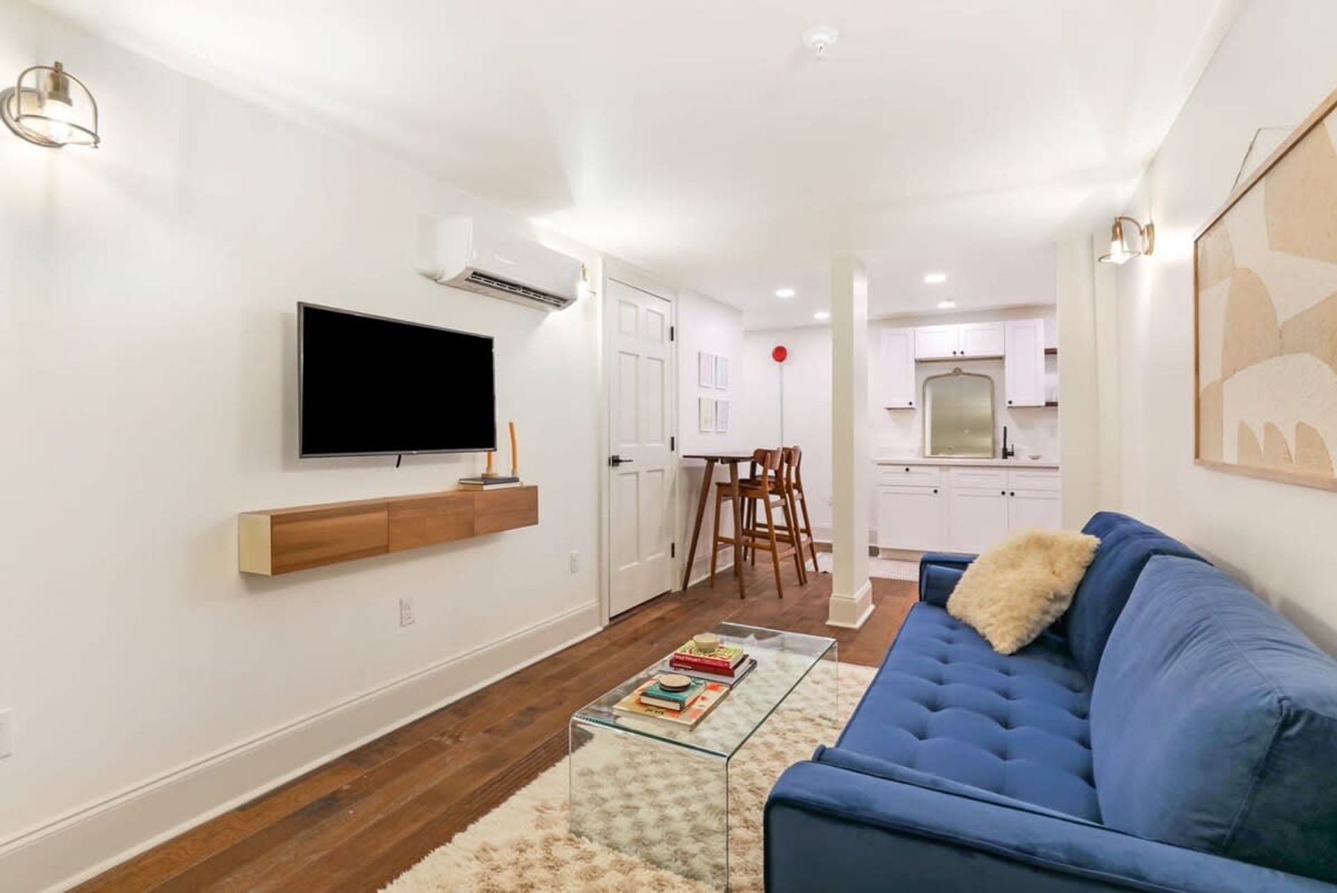 The Hudson: Cool Art-Filled Condo with Parking  image 1