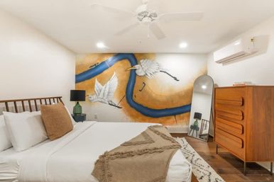 The Hudson: Cool Art-Filled Condo with Parking  image 8