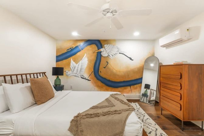 The Hudson: Cool Art-Filled Condo with Parking  image 8