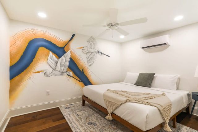 The Hudson: Cool Art-Filled Condo with Parking  image 4