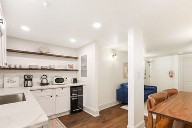 The Hudson: Cool Art-Filled Condo with Parking  image 15