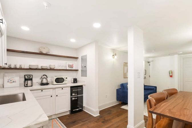 The Hudson: Cool Art-Filled Condo with Parking  image 15