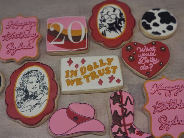Custom Cakes, Cookies and Desserts by Eva Diva Sweets image 28