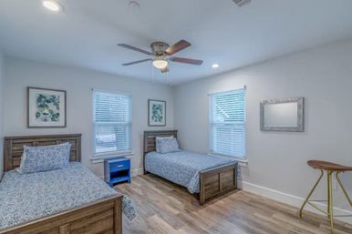 Downtown Retreat in Prime Location with Pool and Hot Tub image 17