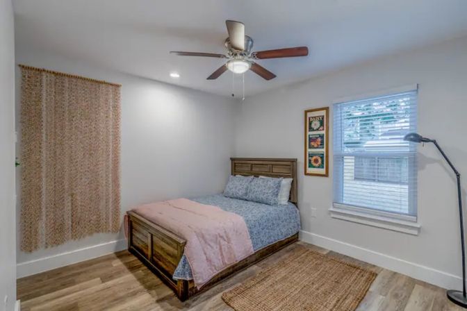 Downtown Retreat in Prime Location with Pool and Hot Tub image 15