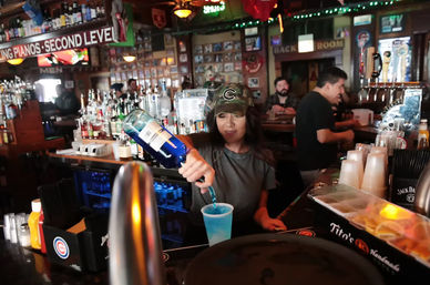 Sluggers World Class Sports Bar and Grill & Dueling Pianos image 1