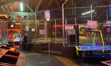 Sluggers World Class Sports Bar and Grill & Dueling Pianos image 4