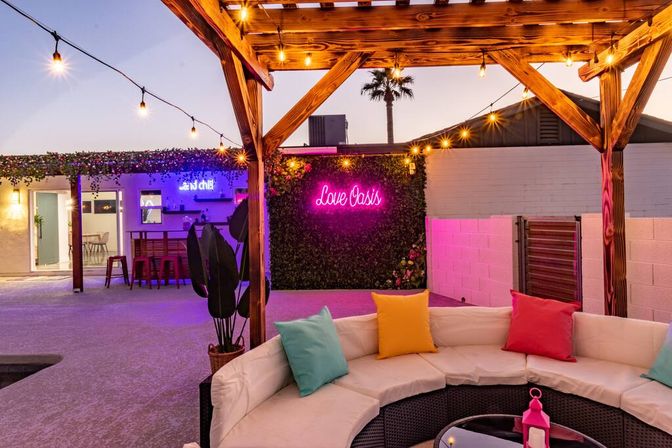 Love Oasis: Luxury Villa with Heated Pool, Mini Golf & Neon Vibes image 4