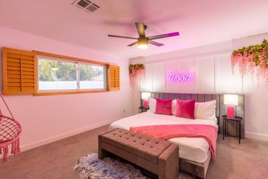Love Oasis: Luxury Villa with Heated Pool, Mini Golf & Neon Vibes image 9