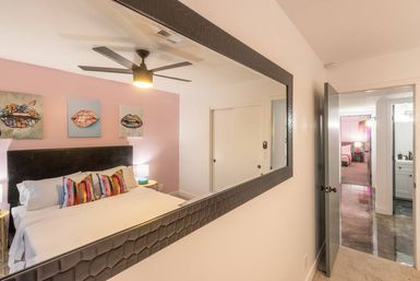 Love Oasis: Luxury Villa with Heated Pool, Mini Golf & Neon Vibes image 10