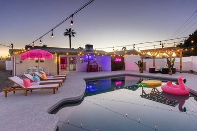 Love Oasis: Luxury Villa with Heated Pool, Mini Golf & Neon Vibes image 18