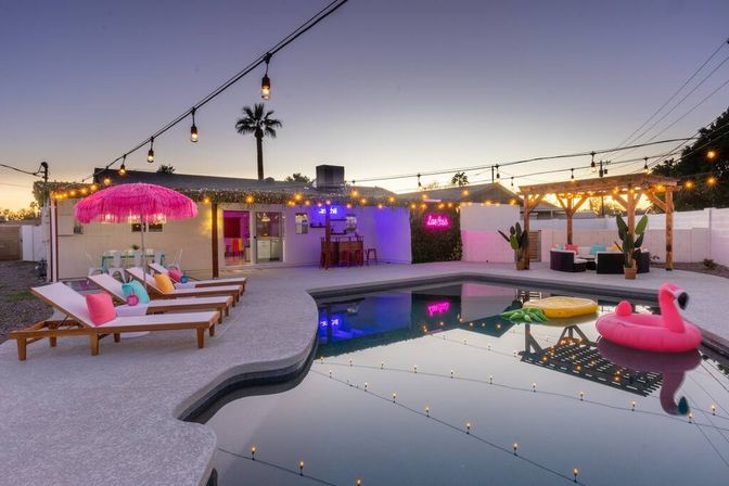 Love Oasis: Luxury Villa with Heated Pool, Mini Golf & Neon Vibes image 18