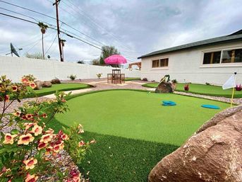 Love Oasis: Luxury Villa with Heated Pool, Mini Golf & Neon Vibes image 22