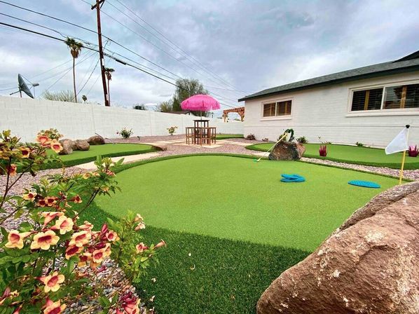 Love Oasis: Luxury Villa with Heated Pool, Mini Golf & Neon Vibes image 22