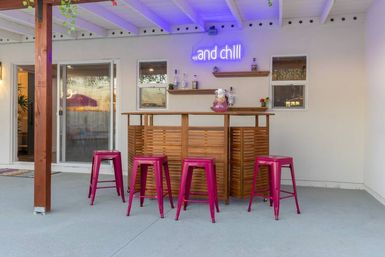 Love Oasis: Luxury Villa with Heated Pool, Mini Golf & Neon Vibes image 21