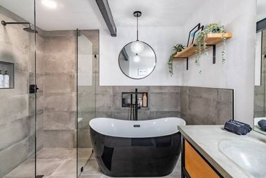 Love Oasis: Luxury Villa with Heated Pool, Mini Golf & Neon Vibes image 41