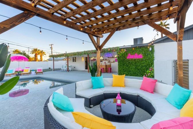 Love Oasis: Luxury Villa with Heated Pool, Mini Golf & Neon Vibes image 15