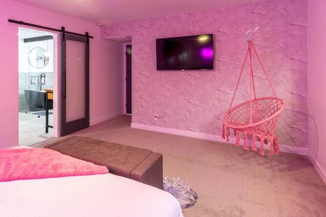 Love Oasis: Luxury Villa with Heated Pool, Mini Golf & Neon Vibes image 31