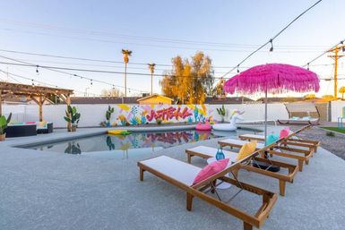 Love Oasis: Luxury Villa with Heated Pool, Mini Golf & Neon Vibes image 16