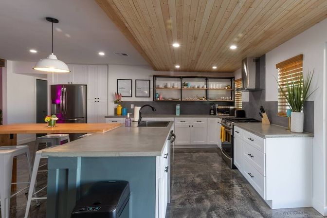 Love Oasis: Luxury Villa with Heated Pool, Mini Golf & Neon Vibes image 33