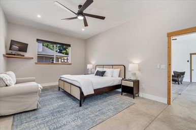 The Broadway Farmhouse: Private Sonoma Getaway on 4 Acres - Pool, Hot Tub, Game Room & Outdoor Kitchen image 18