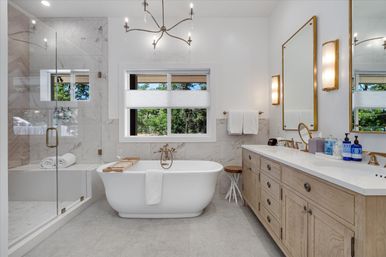 The Broadway Farmhouse: Private Sonoma Getaway on 4 Acres - Pool, Hot Tub, Game Room & Outdoor Kitchen image 6
