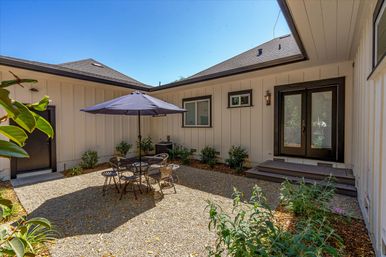 The Broadway Farmhouse: Private Sonoma Getaway on 4 Acres - Pool, Hot Tub, Game Room & Outdoor Kitchen image 49
