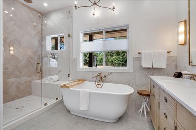 The Broadway Farmhouse: Private Sonoma Getaway on 4 Acres - Pool, Hot Tub, Game Room & Outdoor Kitchen image 7