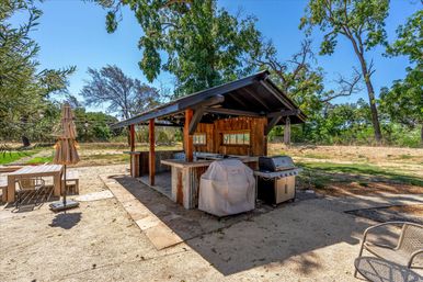 The Broadway Farmhouse: Private Sonoma Getaway on 4 Acres - Pool, Hot Tub, Game Room & Outdoor Kitchen image 98
