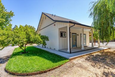 The Broadway Farmhouse: Private Sonoma Getaway on 4 Acres - Pool, Hot Tub, Game Room & Outdoor Kitchen image 29