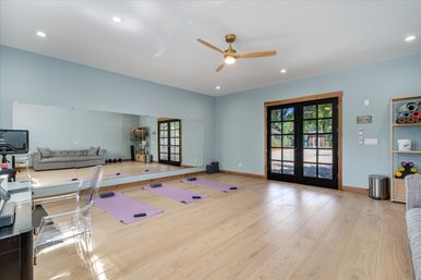 The Broadway Farmhouse: Private Sonoma Getaway on 4 Acres - Pool, Hot Tub, Game Room & Outdoor Kitchen image 22
