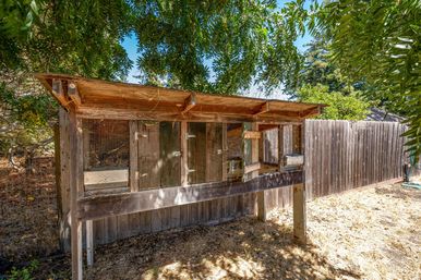 The Broadway Farmhouse: Private Sonoma Getaway on 4 Acres - Pool, Hot Tub, Game Room & Outdoor Kitchen image 57