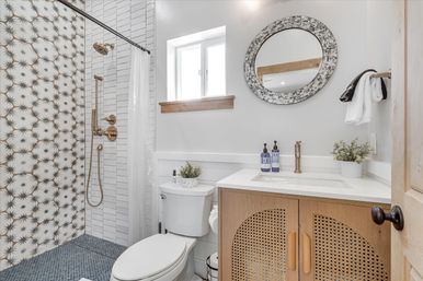 The Broadway Farmhouse: Private Sonoma Getaway on 4 Acres - Pool, Hot Tub, Game Room & Outdoor Kitchen image 21