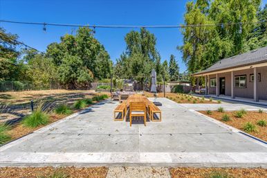 The Broadway Farmhouse: Private Sonoma Getaway on 4 Acres - Pool, Hot Tub, Game Room & Outdoor Kitchen image 78