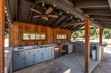 The Broadway Farmhouse: Private Sonoma Getaway on 4 Acres - Pool, Hot Tub, Game Room & Outdoor Kitchen image 104