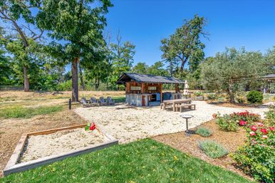 The Broadway Farmhouse: Private Sonoma Getaway on 4 Acres - Pool, Hot Tub, Game Room & Outdoor Kitchen image 120