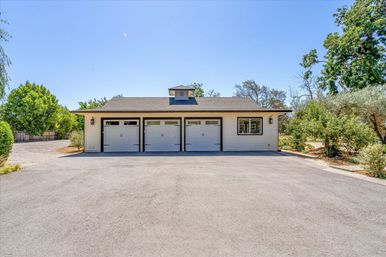 The Broadway Farmhouse: Private Sonoma Getaway on 4 Acres - Pool, Hot Tub, Game Room & Outdoor Kitchen image 34