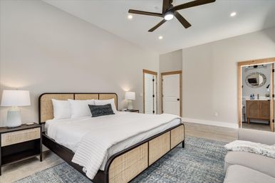 The Broadway Farmhouse: Private Sonoma Getaway on 4 Acres - Pool, Hot Tub, Game Room & Outdoor Kitchen image 19
