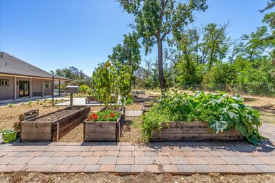 The Broadway Farmhouse: Private Sonoma Getaway on 4 Acres - Pool, Hot Tub, Game Room & Outdoor Kitchen image 56