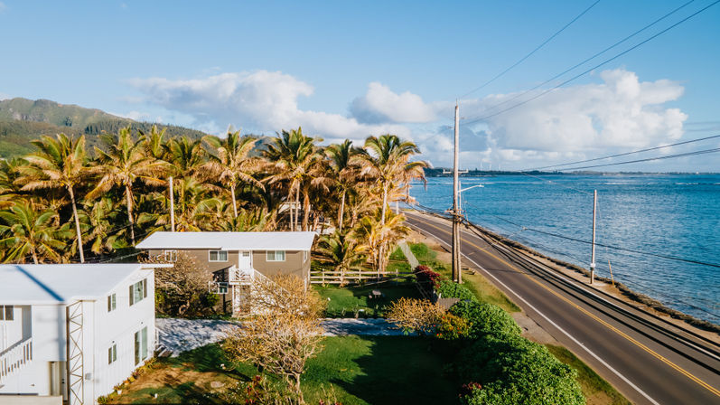 Peaceful Island Getaway: 3-BR Oceanfront Oasis image 2