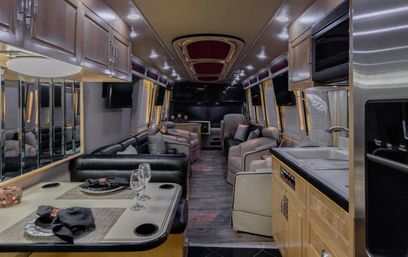Party like a Rock Star: 45 Foot Prevost Tour Bus image 6