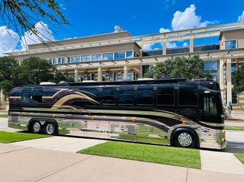 Party like a Rock Star: 45 Foot Prevost Tour Bus image 15
