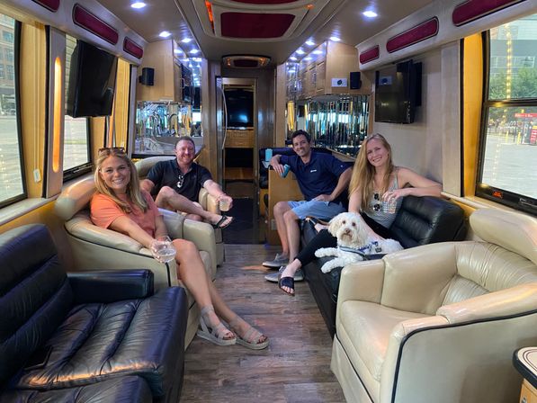 Party like a Rock Star: 45 Foot Prevost Tour Bus image 5