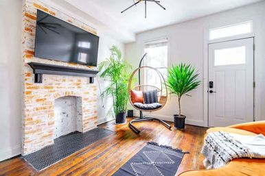 Urban Jungle: Rare Plant-Filled Designer Retreat in Columbus image 13