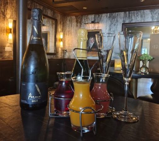 Mimosas & Martinis Tour: Handcrafted Cocktail Flights, Pastries & Historic Charleston Stroll image 3