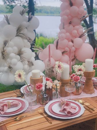 Luxury Picnic Experience with Optional Photographer & Themed Party Favors image 8