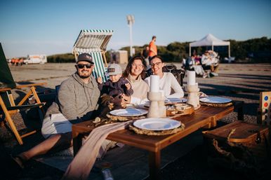 Luxury Picnic Experience with Optional Photographer & Themed Party Favors image 1